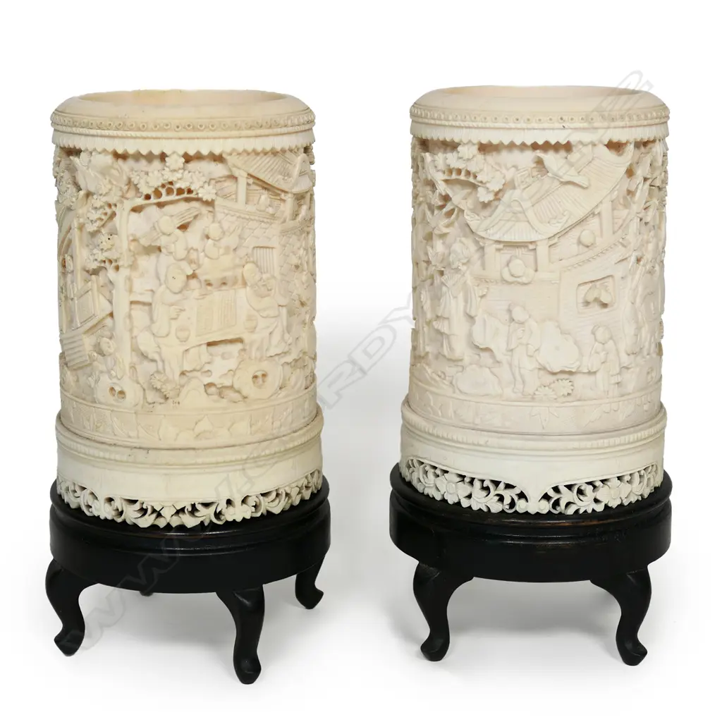 A pair of 19thC finely carved ivory brush pots, Image 1++