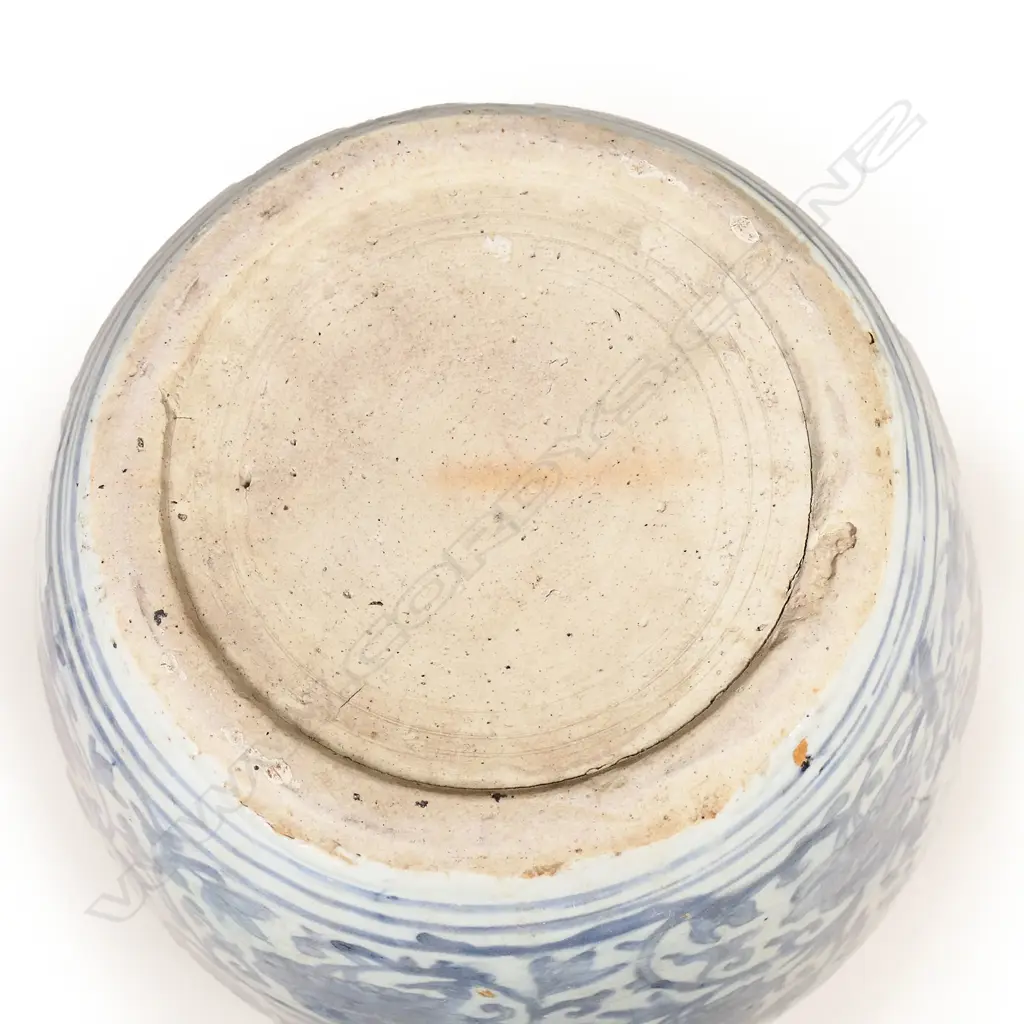 An old Chinese large blue and white reputedly Ming vase, Image 1++