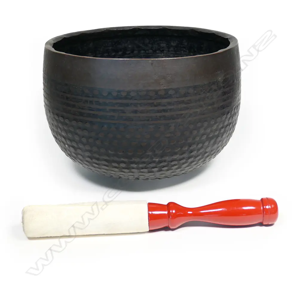 An old Japanese bronze singing bowl, Image 1++