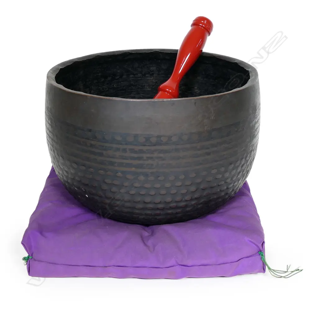An old Japanese bronze singing bowl, Image 1++