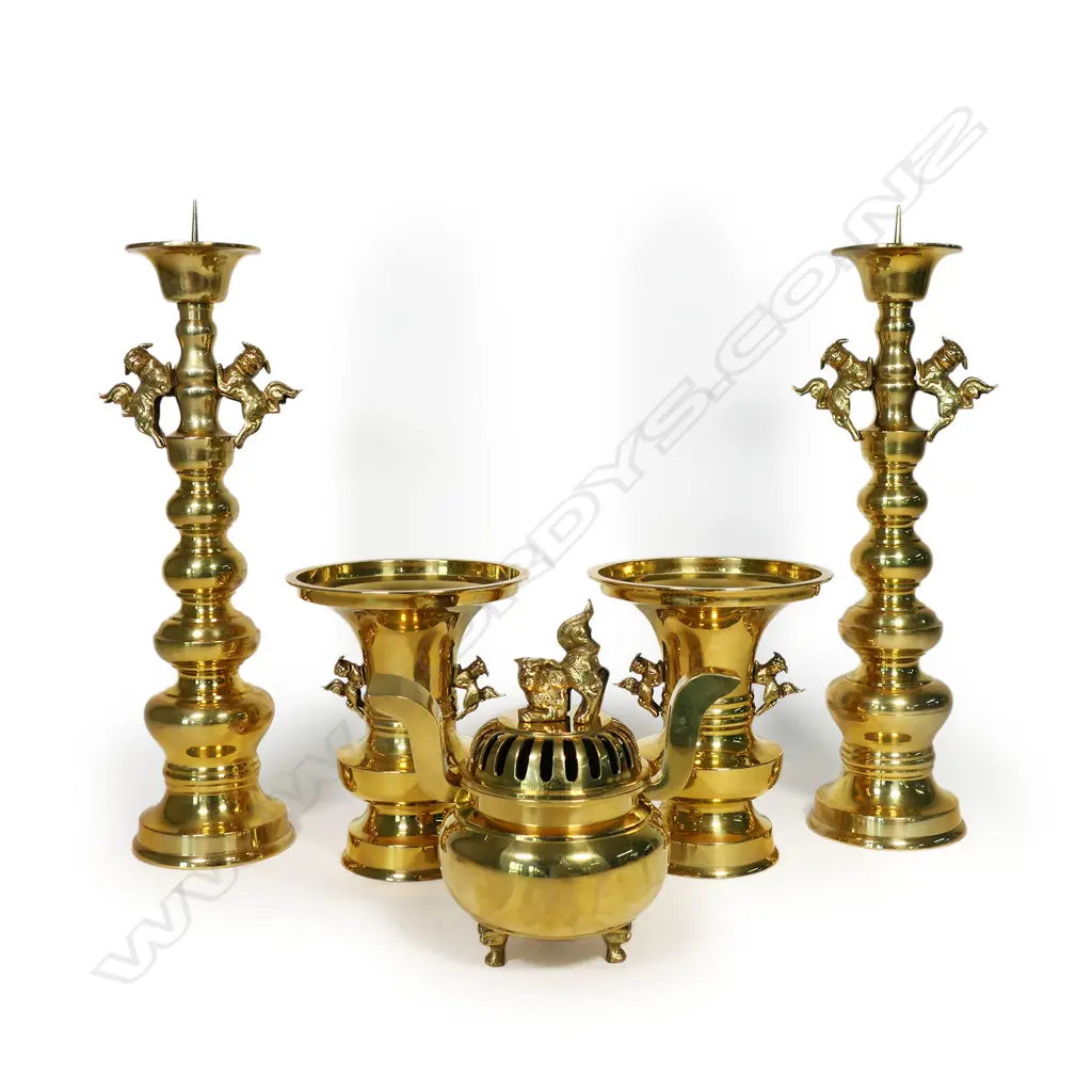 A quality vintage Oriental bronze temple set - includes pair candlesticks/rosokutate (H.480mm), a pair temple vases with removeable shishi handles plus lidded koro/potpourri. In good polish. All in original wooden box. Image 1++
