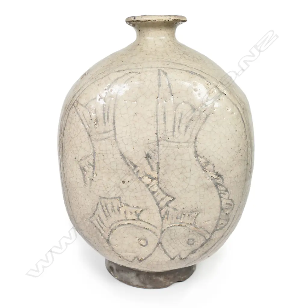 An uncommon Korean Buncheong sgraffito 'fish' moon flask, Image 1++