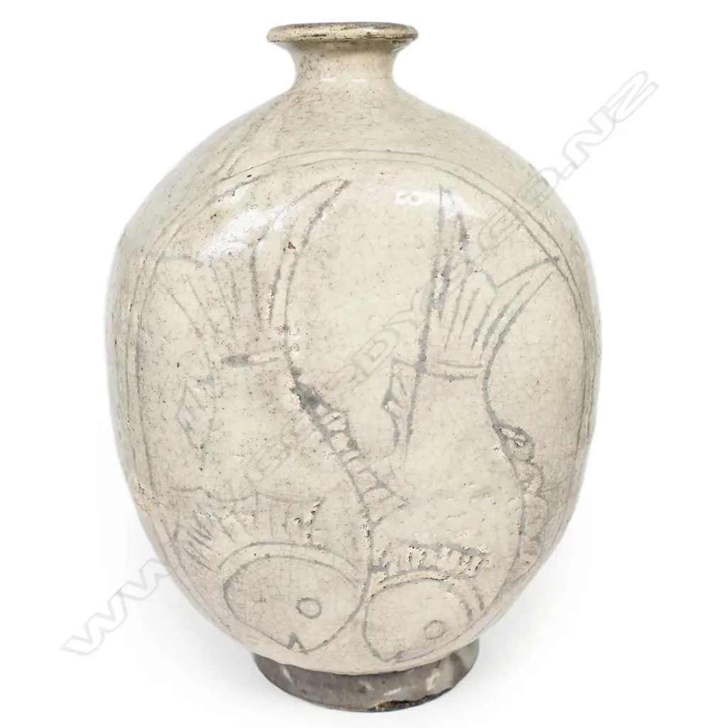 An uncommon Korean Buncheong sgraffito 'fish' moon flask, Image 1++