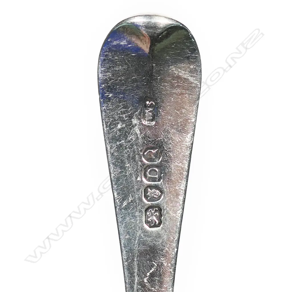 A pair of George III silver tablespoons, Image 1++