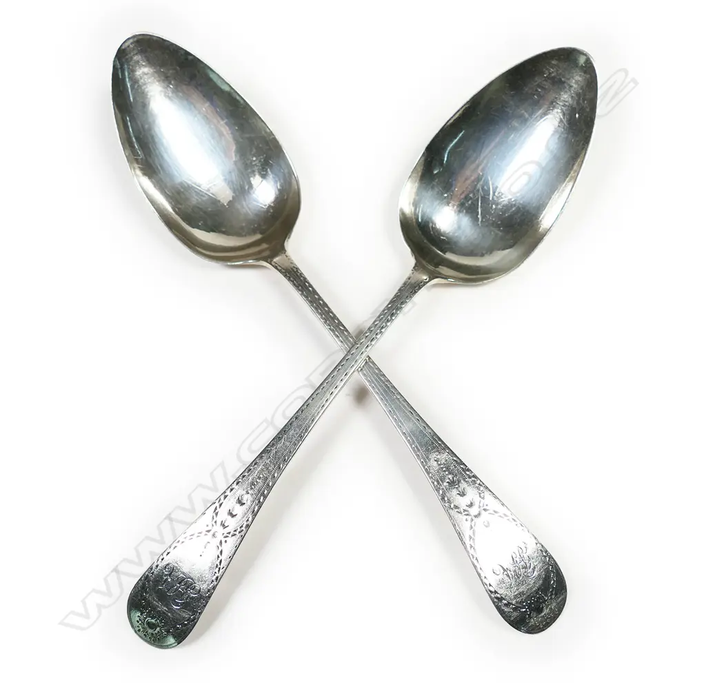 A pair of George III silver tablespoons, Image 1++