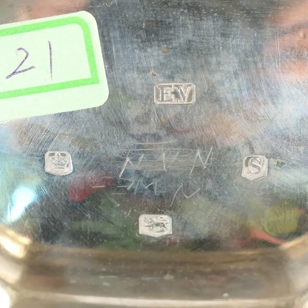 An Art Deco silver hot water pot, Image 1++