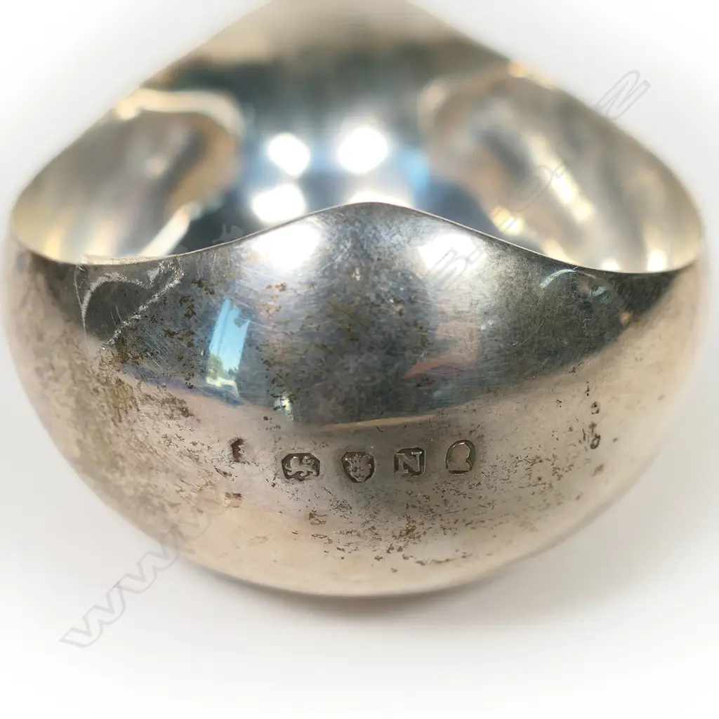 A George III silver pap boat, Image 1++