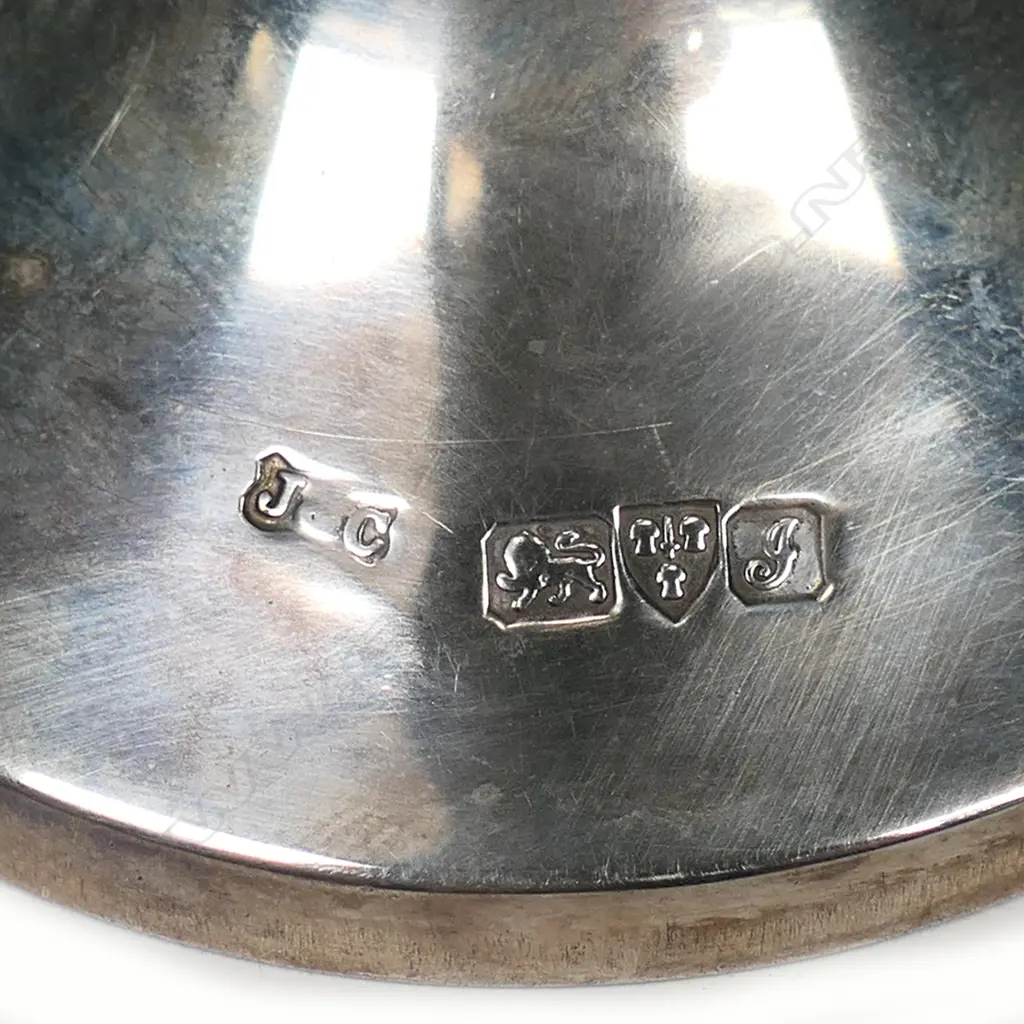 An Edwardian silver cup, Image 1++