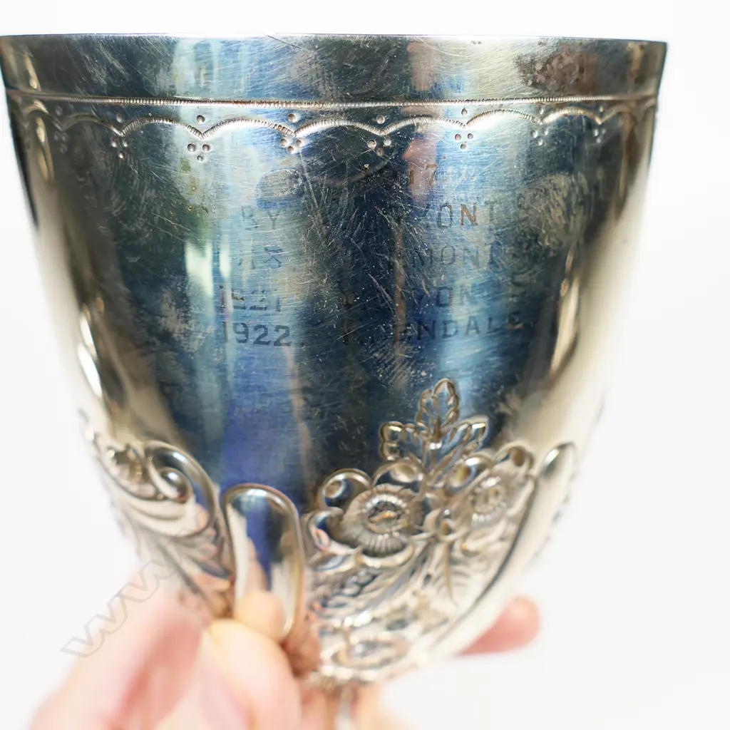 An Edwardian silver cup, Image 1++