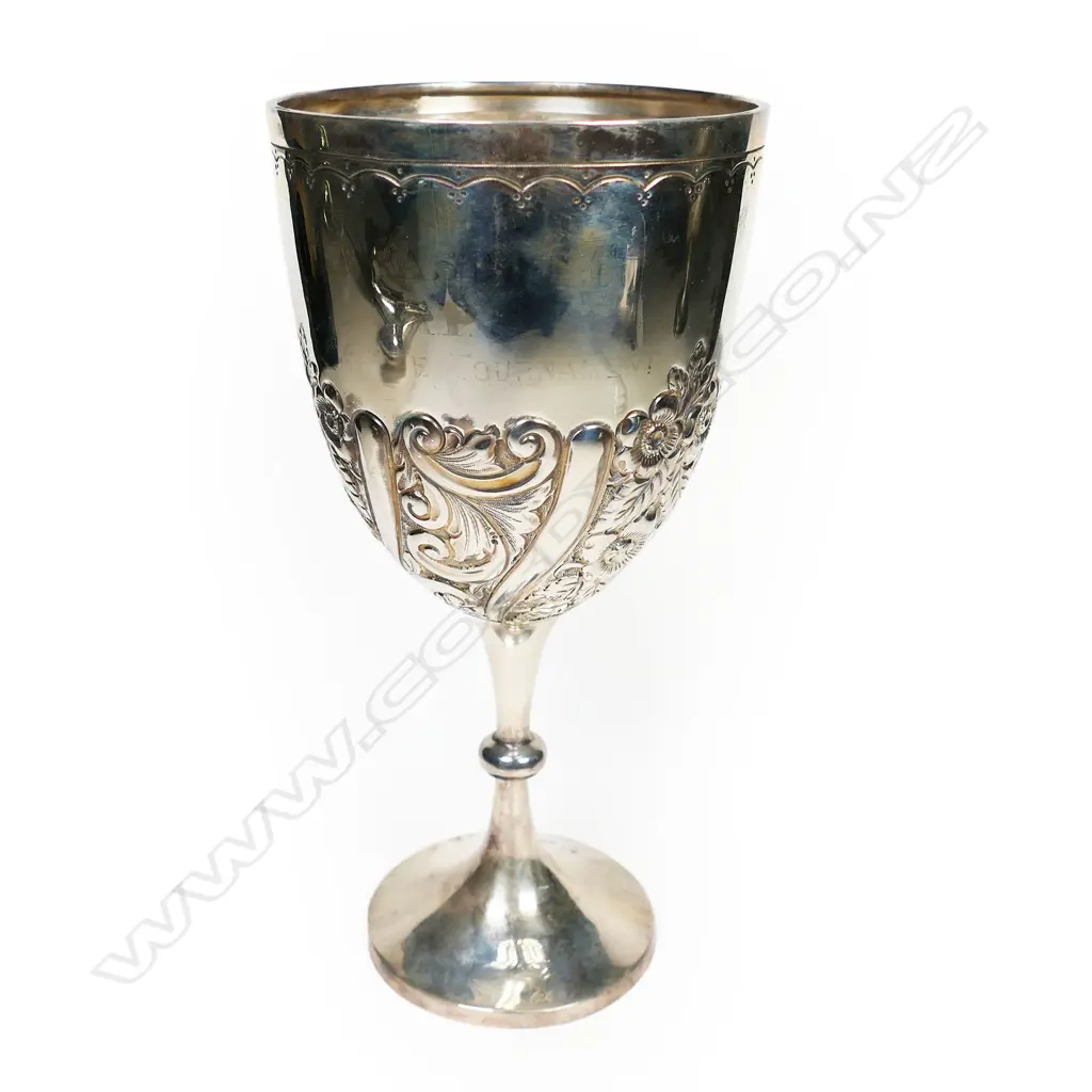 An Edwardian silver cup, Image 1++