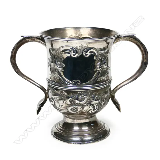 A George III silver loving cup,