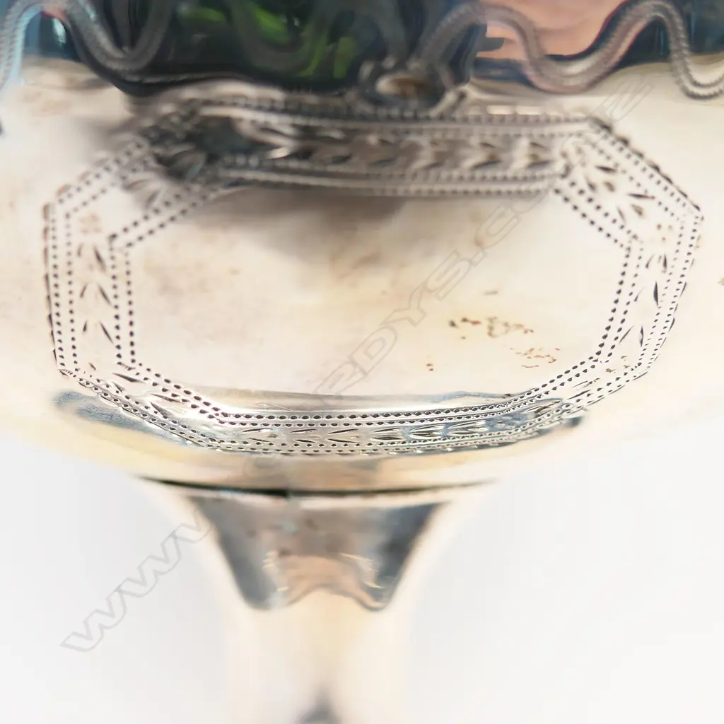 A George III Irish silver pedestal sugar bowl, Image 1++