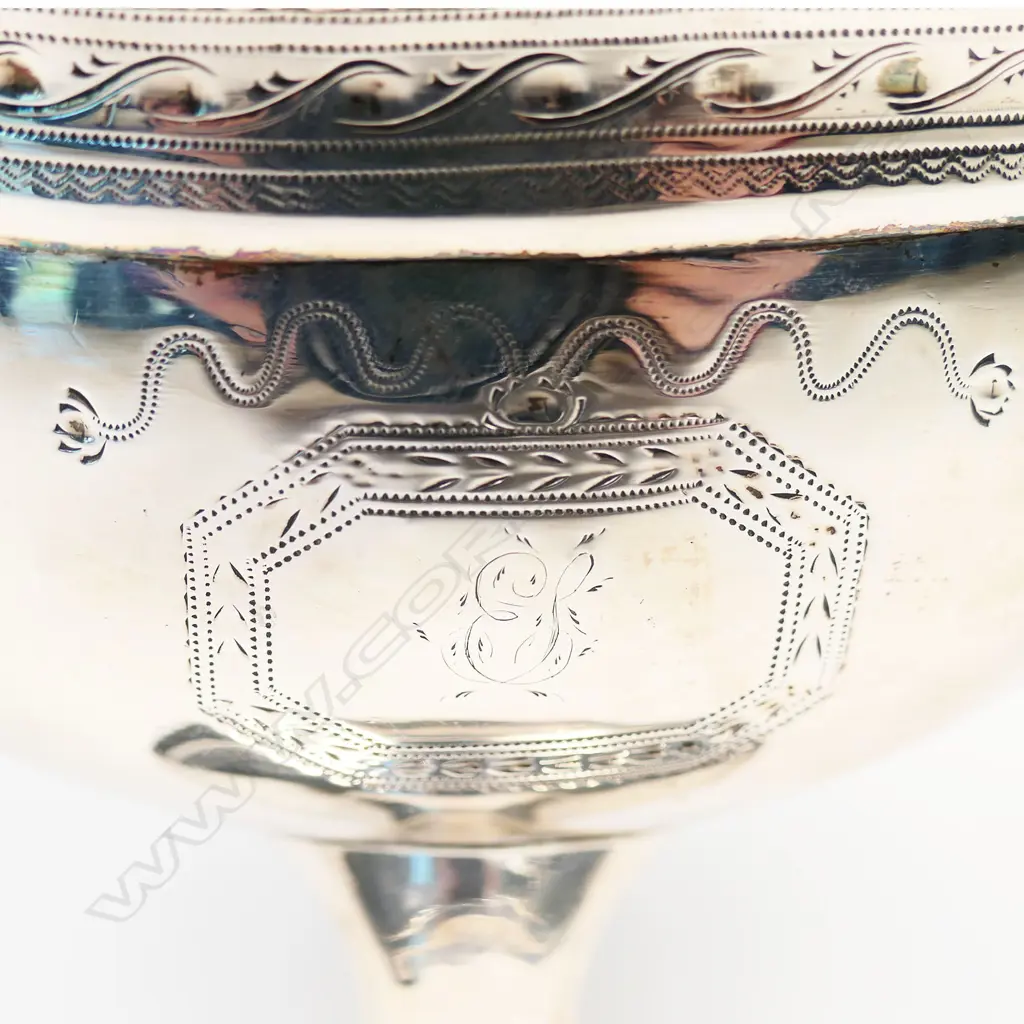 A George III Irish silver pedestal sugar bowl, Image 1++