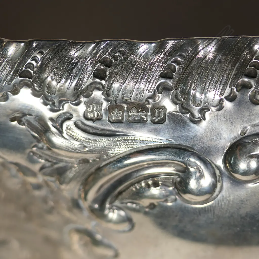 An Edwardian silver shallow bowl, Image 1++