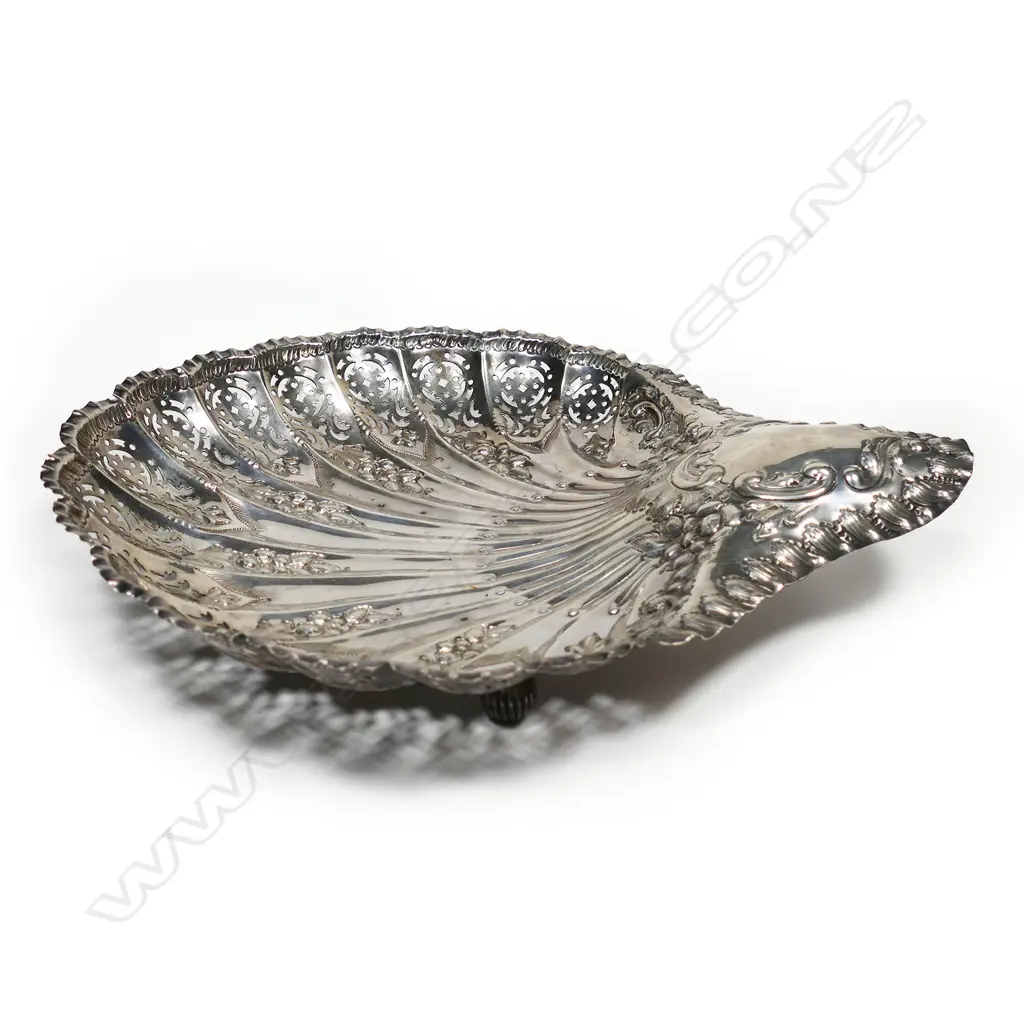 An Edwardian silver shallow bowl, Image 1++