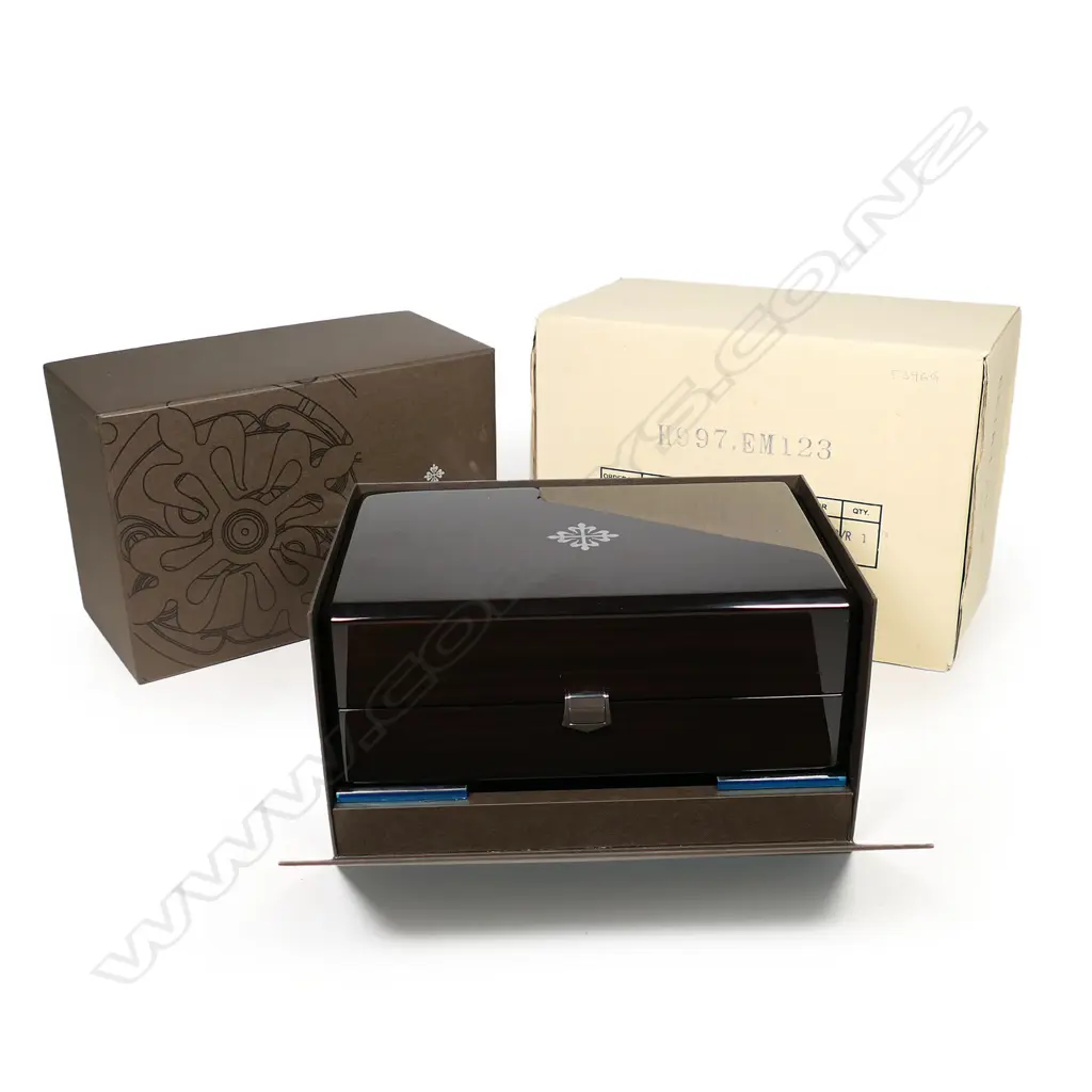 Patek Philippe Gondolo Gemma 18ct white gold and diamond set ladies wristwatch, Image 1++