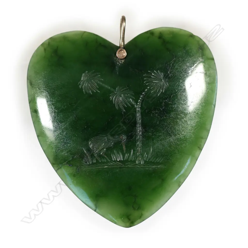 A colonial NZ pounamu large heart pendant, Image 1++