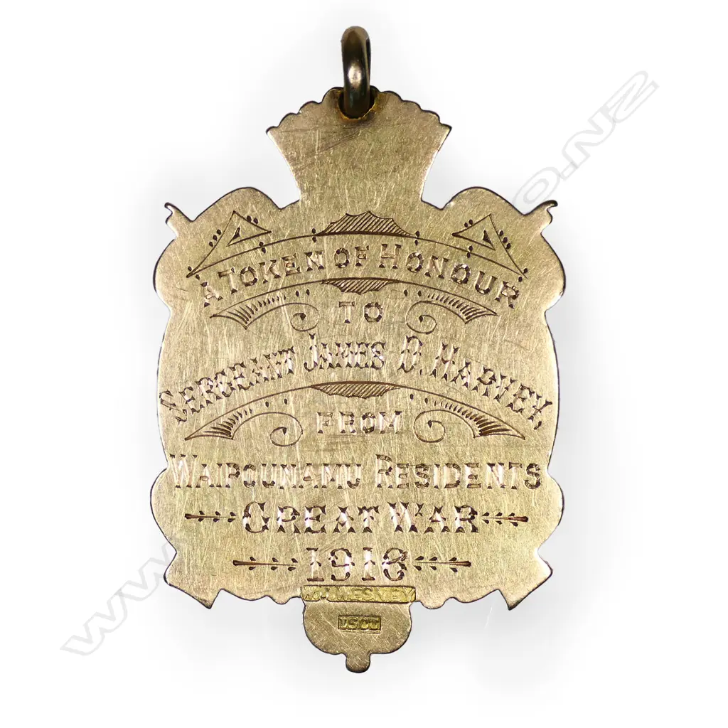 A vintage 18ct yellow gold cast coconut tree brooch, Image 1++