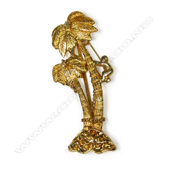 A vintage 18ct yellow gold cast coconut tree brooch,