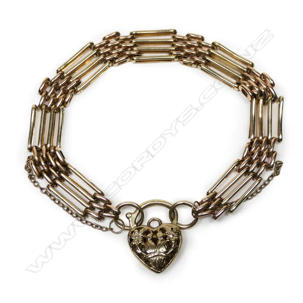 A solid 9ct yellow gold gate link bracelet, Image 1++