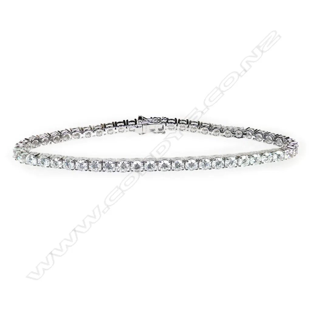 An 18ct white gold and diamond tennis bracelet, Image 1++