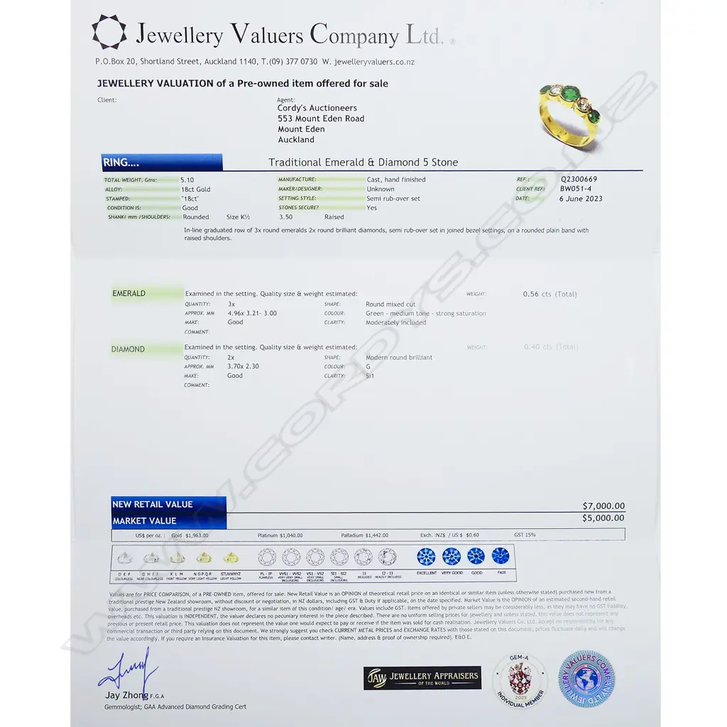 An 18ct yellow gold emerald and diamond ring, Image 1++