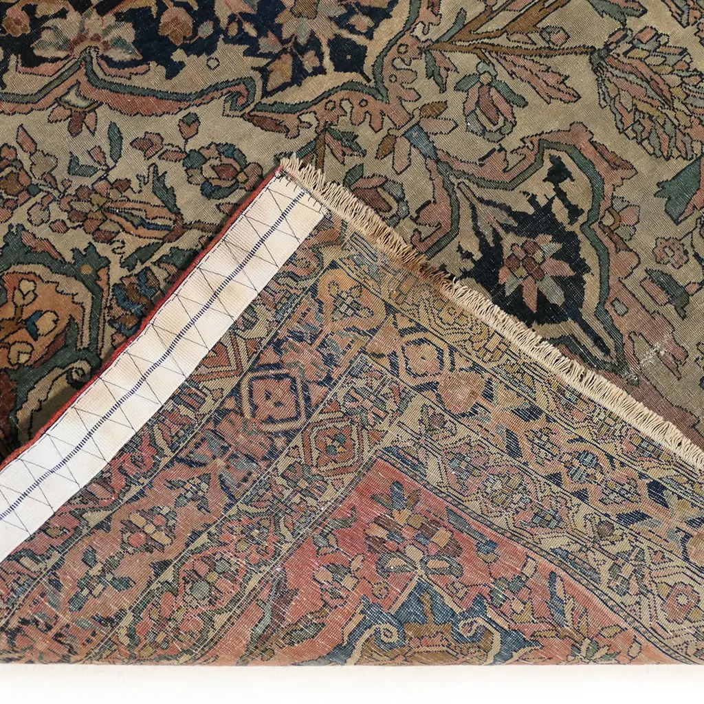 A fine antique Persian (Isphahan) rug, Image 1++