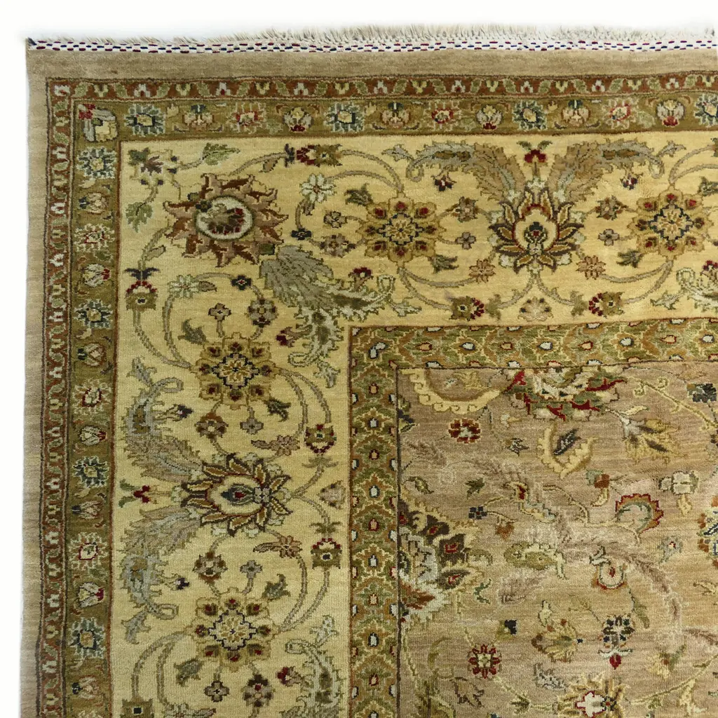 A large Indo Persian hand knotted carpet, Image 1++
