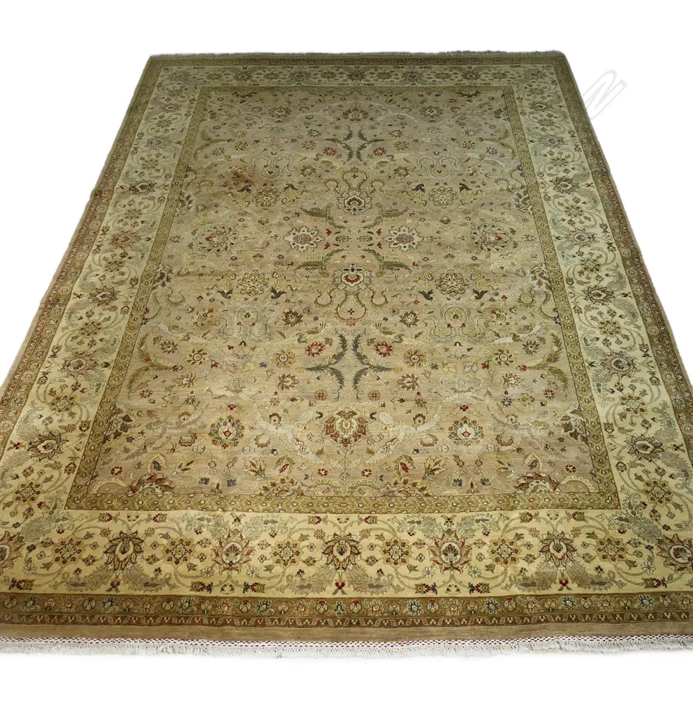 A large Indo Persian hand knotted carpet, Image 1++