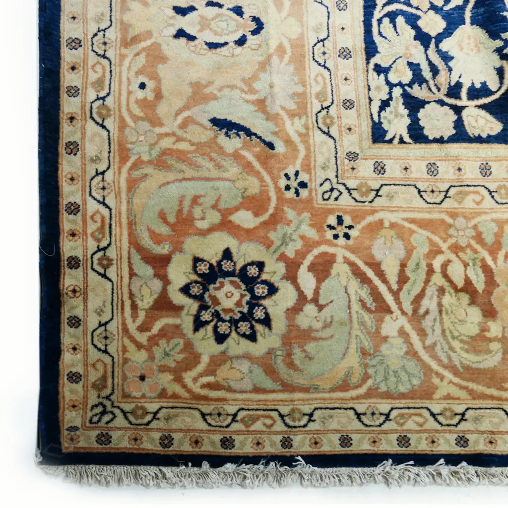 A large and impressive Egyptian hand knotted carpet, Image 1++