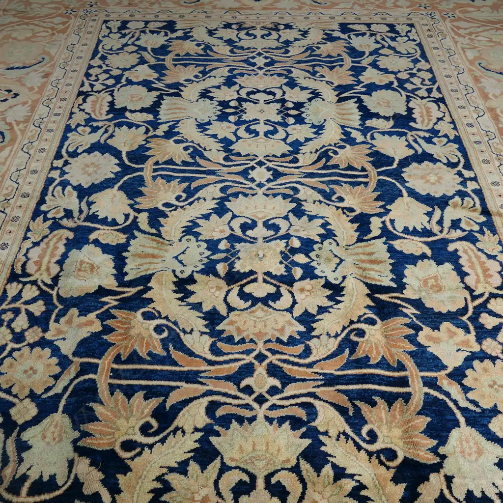 A large and impressive Egyptian hand knotted carpet, Image 1++