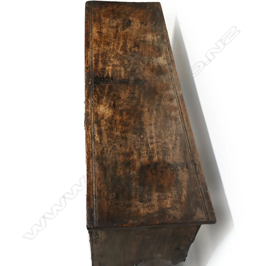 A George II oak five-plank sword chest, Image 1++