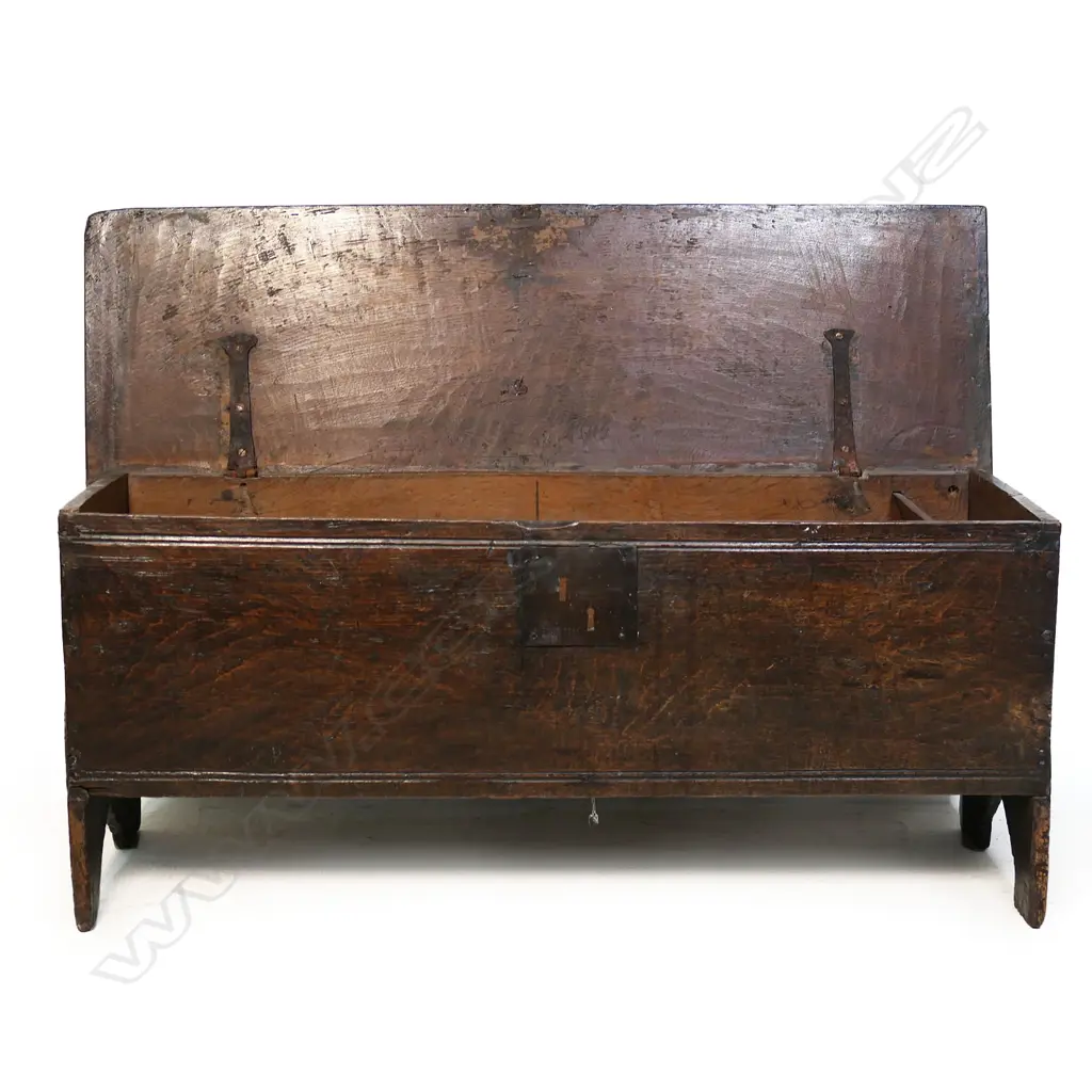 A George II oak five-plank sword chest, Image 1++