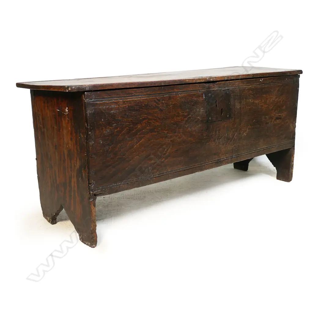 A George II oak five-plank sword chest, Image 1++