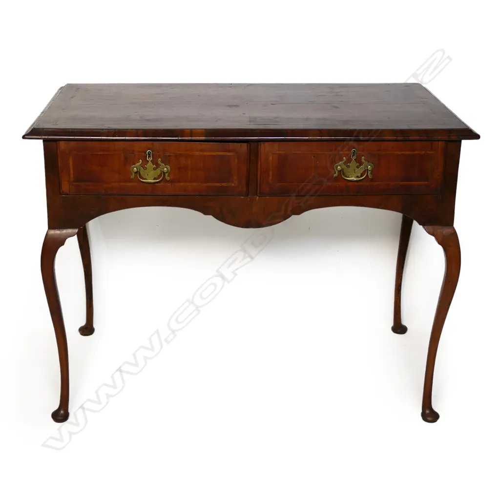 A Georgian mahogany lowboy, Image 1++