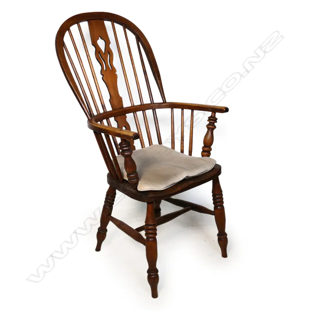 A 19thC oak spoke back Windsor carver chair, Image 1++