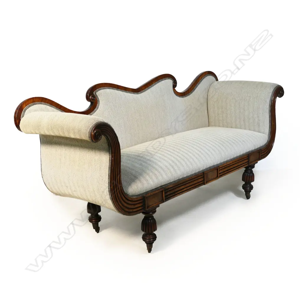 A Regency mahogany sofa, Image 1++