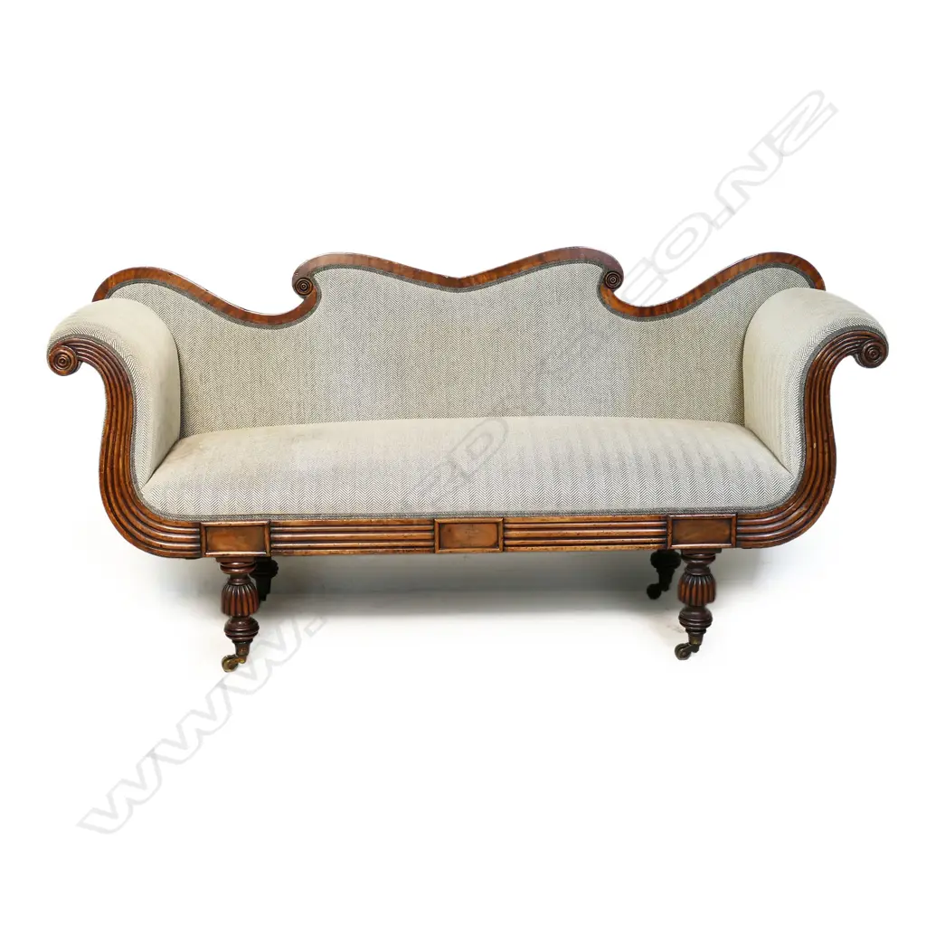 A Regency mahogany sofa, Image 1++