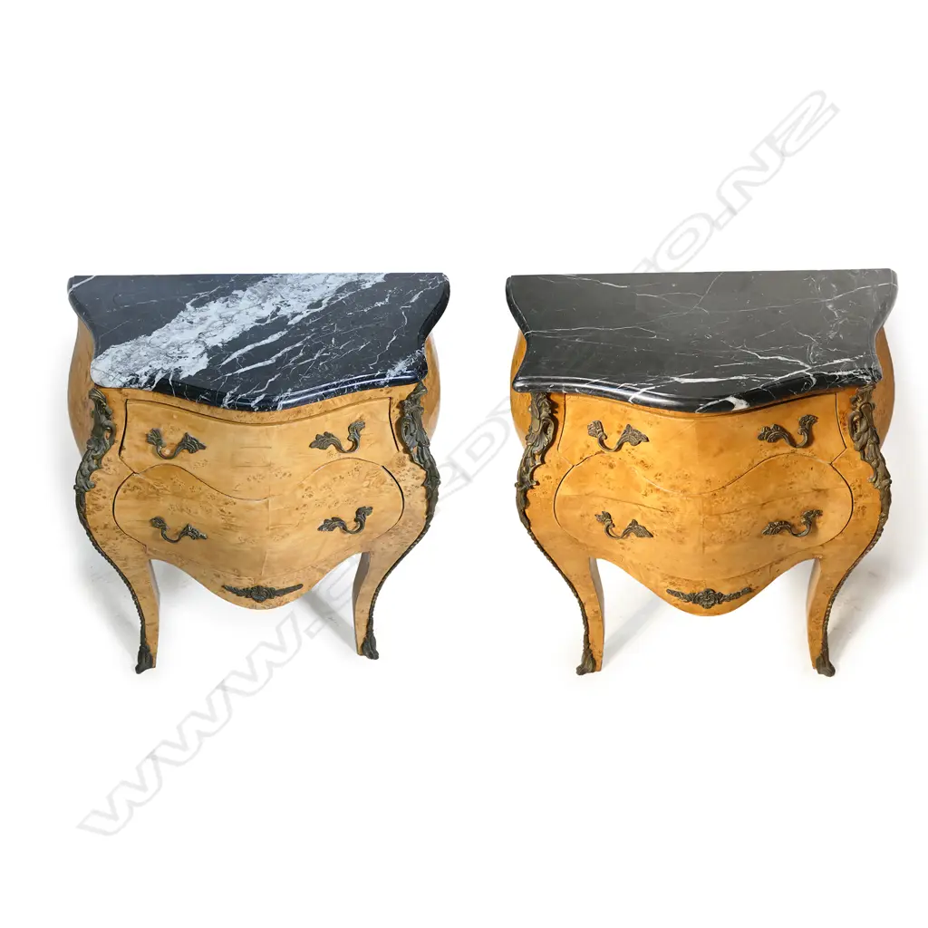 A pair of 20thC bombe commodes, Image 1++