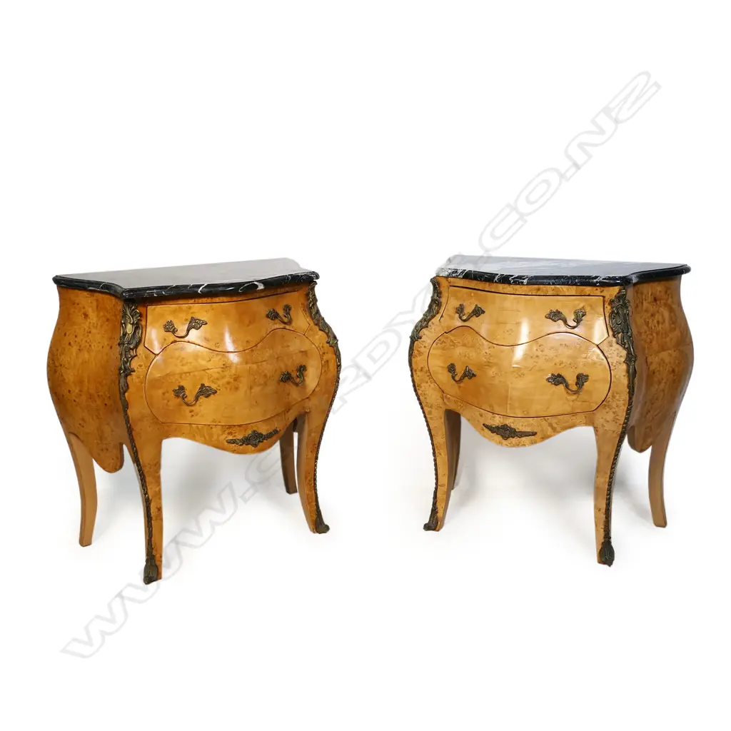 A pair of 20thC bombe commodes, Image 1++