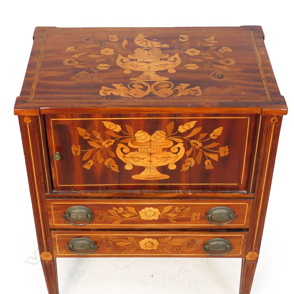 A continental inlaid mahogany small cabinet, Image 1++