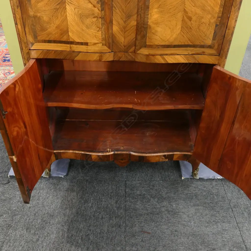 A 20thC French king wood upright desk, Image 1++