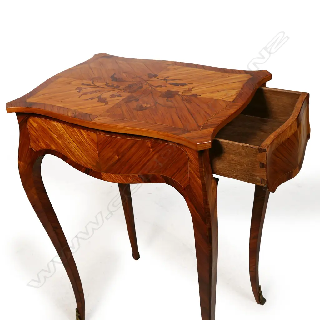 A small French king wood side table, Image 1++