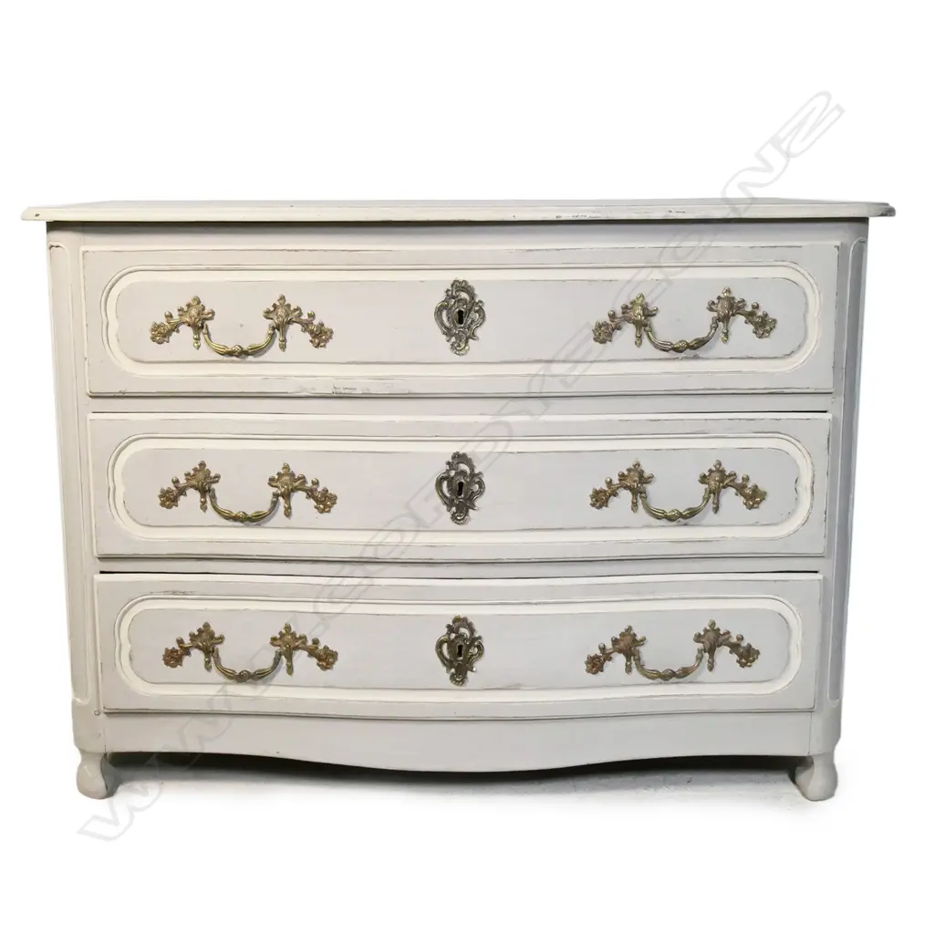 A French three drawer chest, Image 1++
