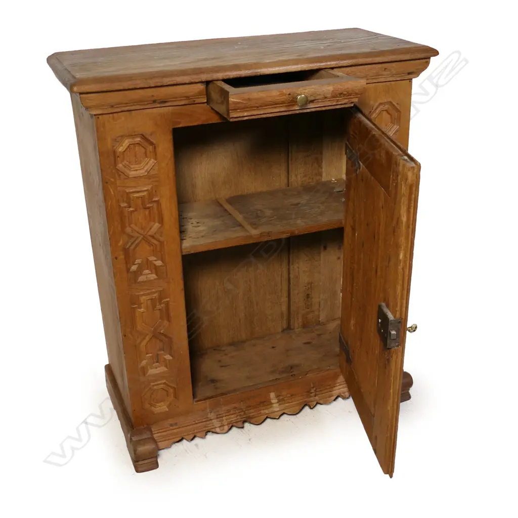 A continental oak cabinet, Image 1++