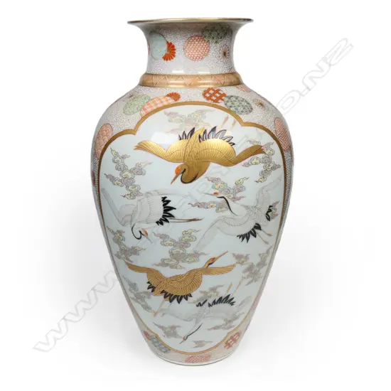 An early 20thC quality Kutani porcelain vase,