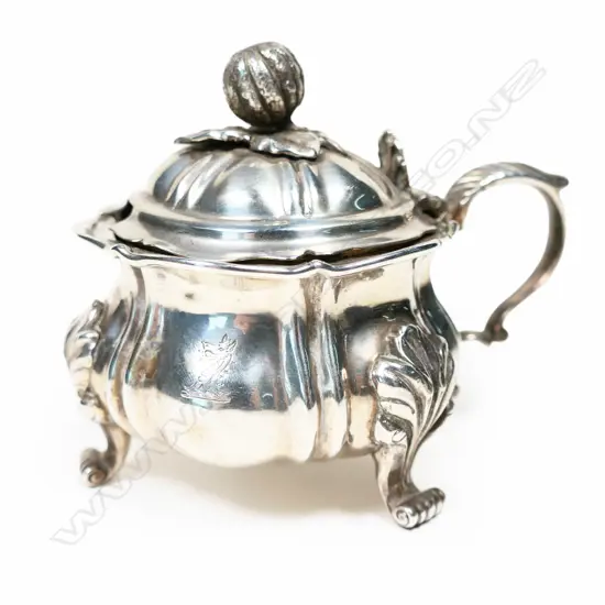 A William IV silver mustard pot,
