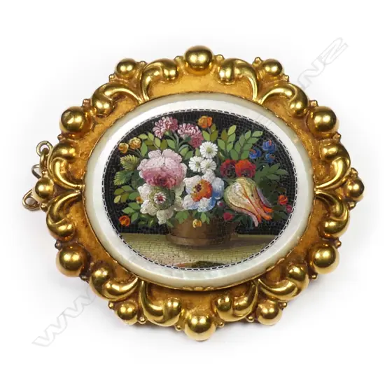 A fine quality 19thC 15ct gold and micro mosaic brooch,