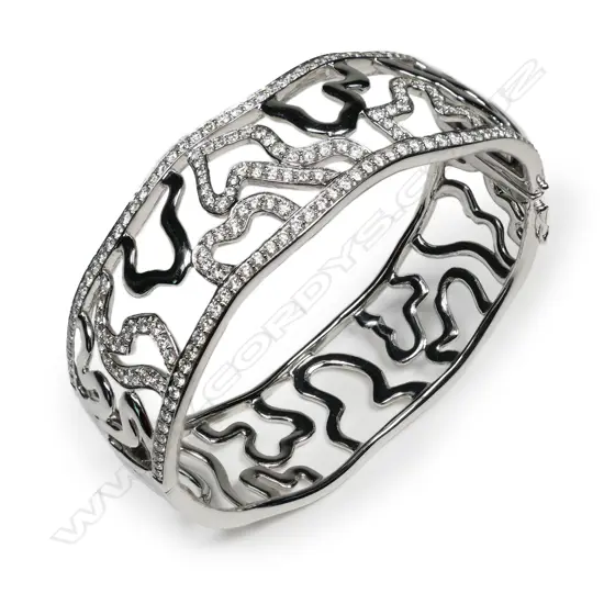 An 18ct white gold and diamond hinged bangle,