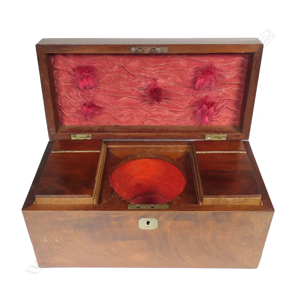 A George III flame mahogany tea caddy, Image 1++